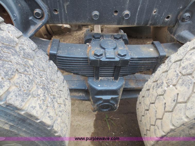 image for item D2151 1978 International F2554 truck cab and chassis