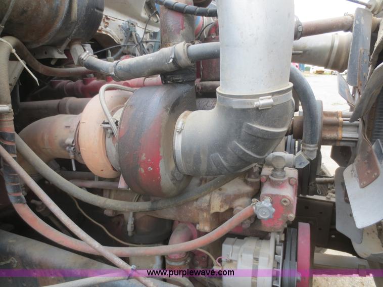 image for item D2151 1978 International F2554 truck cab and chassis