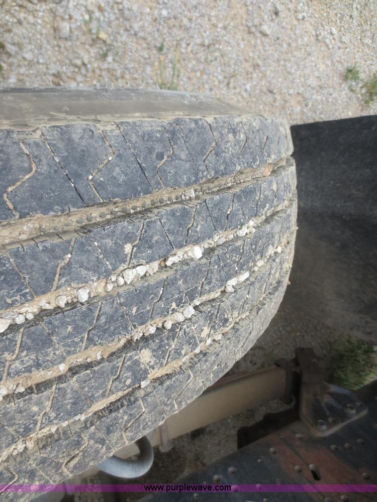 image for item D2151 1978 International F2554 truck cab and chassis