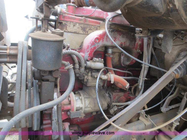 image for item D2151 1978 International F2554 truck cab and chassis