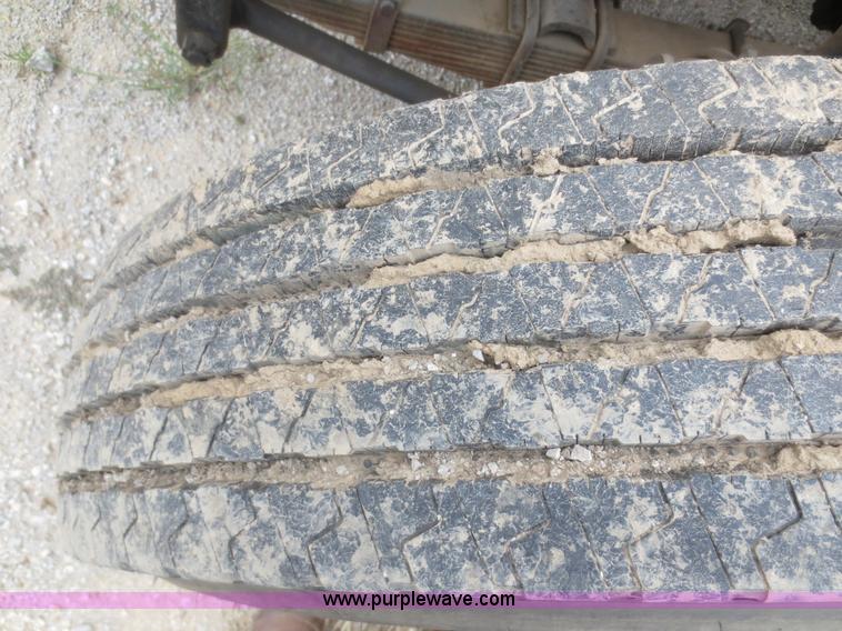 image for item D2151 1978 International F2554 truck cab and chassis