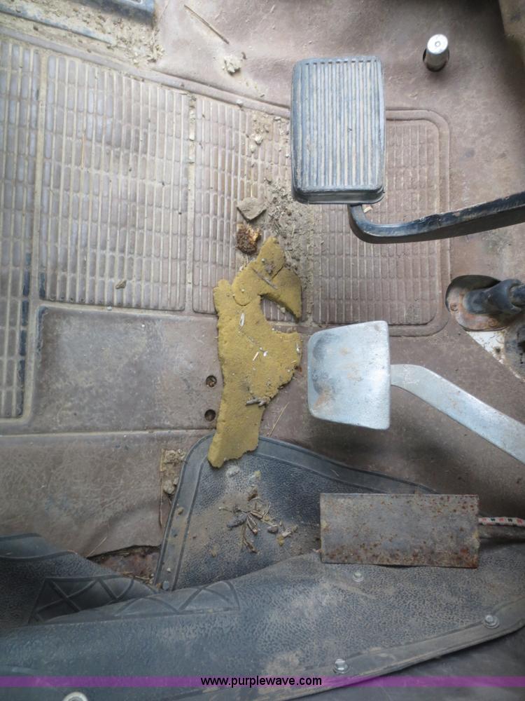 image for item D2151 1978 International F2554 truck cab and chassis