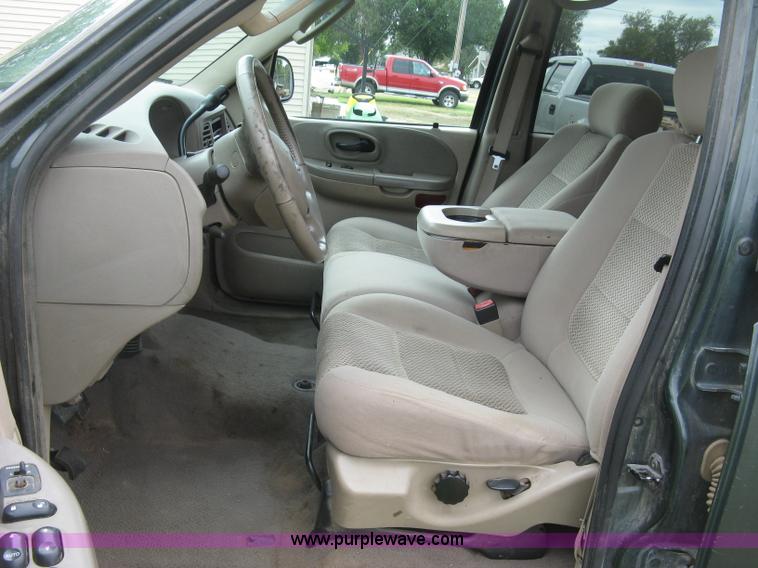 image for item E7891 2003 Ford F150 SuperCrew pickup truck