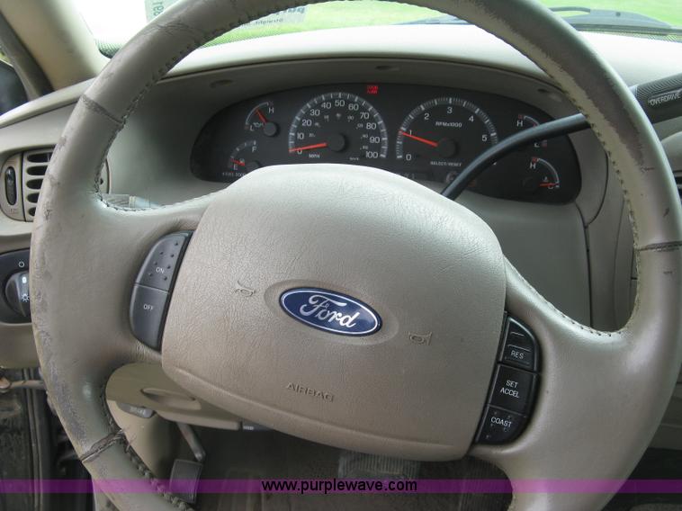 image for item E7891 2003 Ford F150 SuperCrew pickup truck