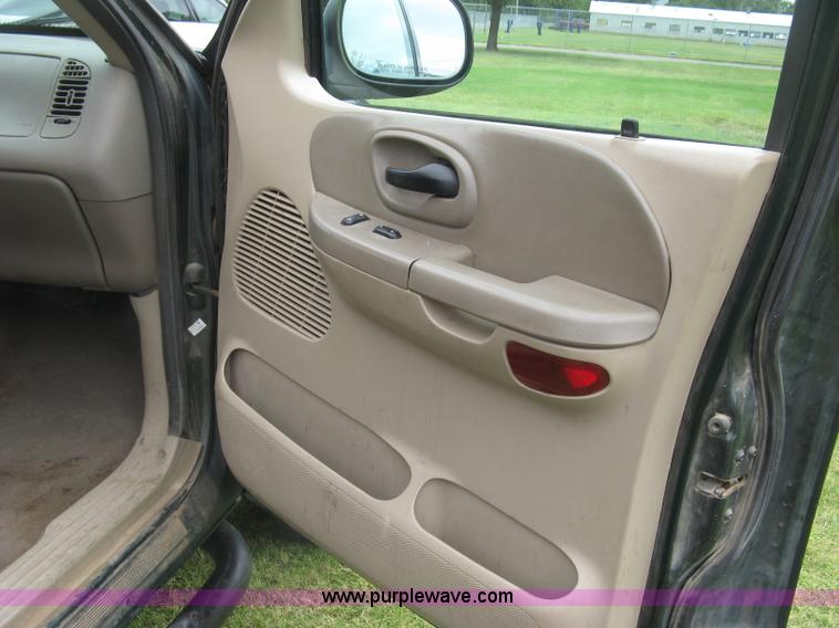 image for item E7891 2003 Ford F150 SuperCrew pickup truck