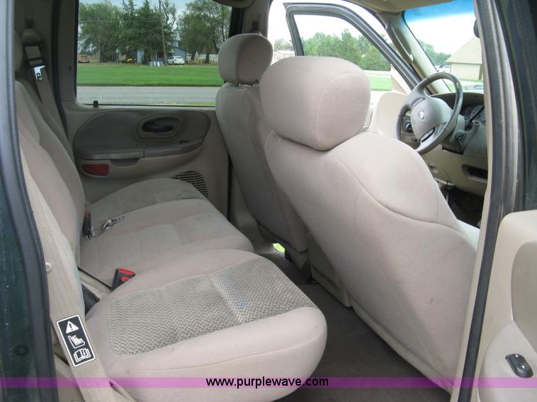 image for item E7891 2003 Ford F150 SuperCrew pickup truck