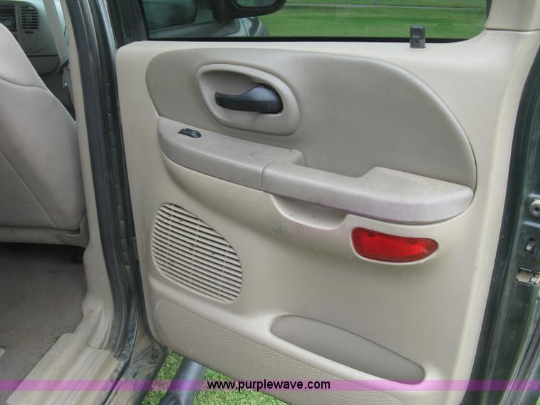 image for item E7891 2003 Ford F150 SuperCrew pickup truck