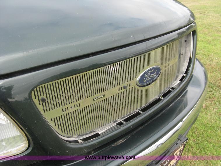 image for item E7891 2003 Ford F150 SuperCrew pickup truck