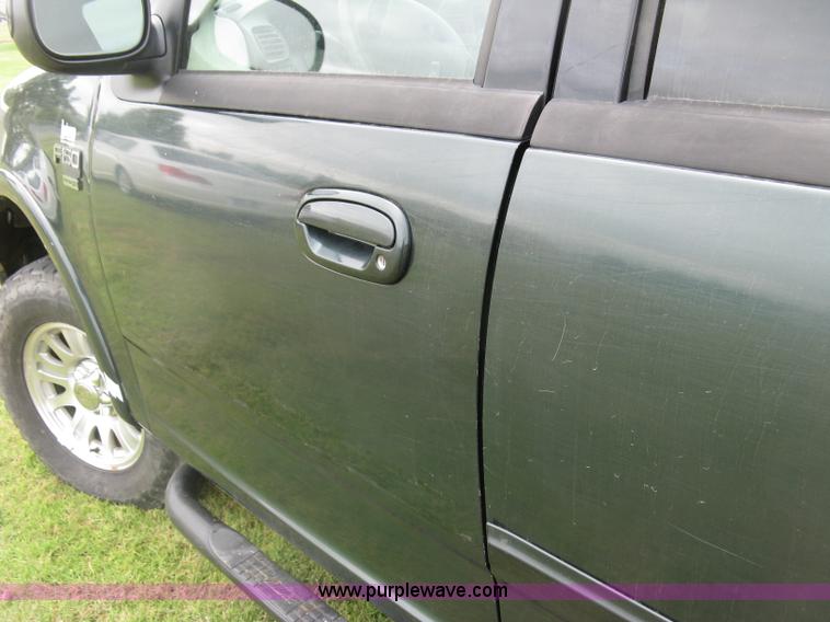 image for item E7891 2003 Ford F150 SuperCrew pickup truck