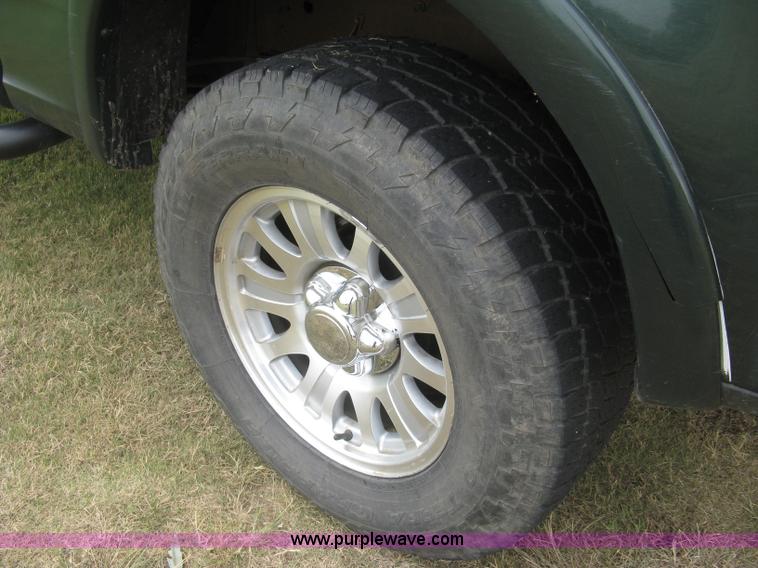 image for item E7891 2003 Ford F150 SuperCrew pickup truck