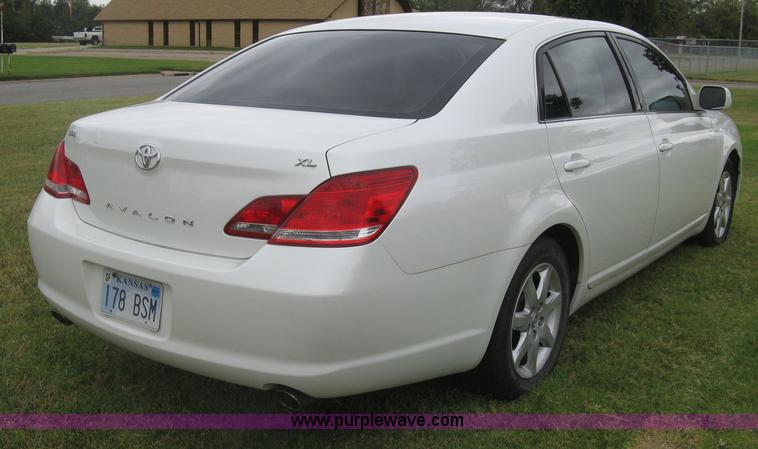 image for item E7892 2005 Toyota Avalon XL