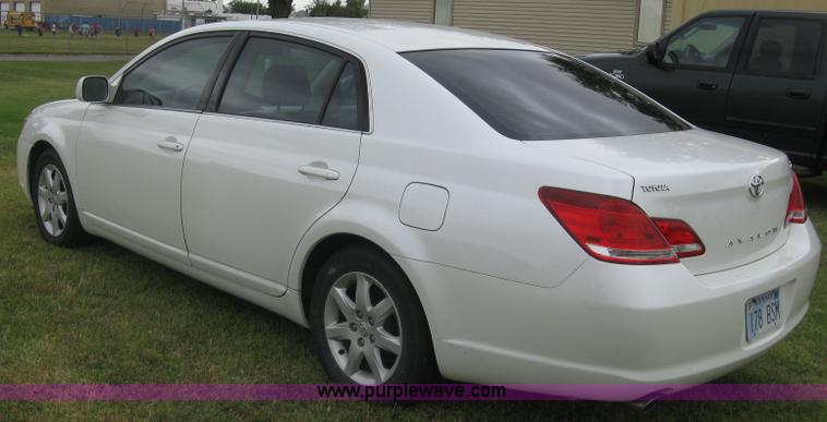 image for item E7892 2005 Toyota Avalon XL