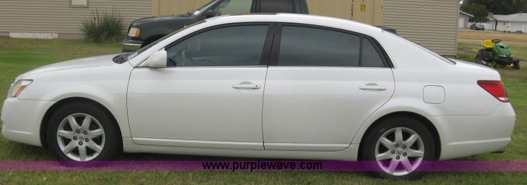 image for item E7892 2005 Toyota Avalon XL
