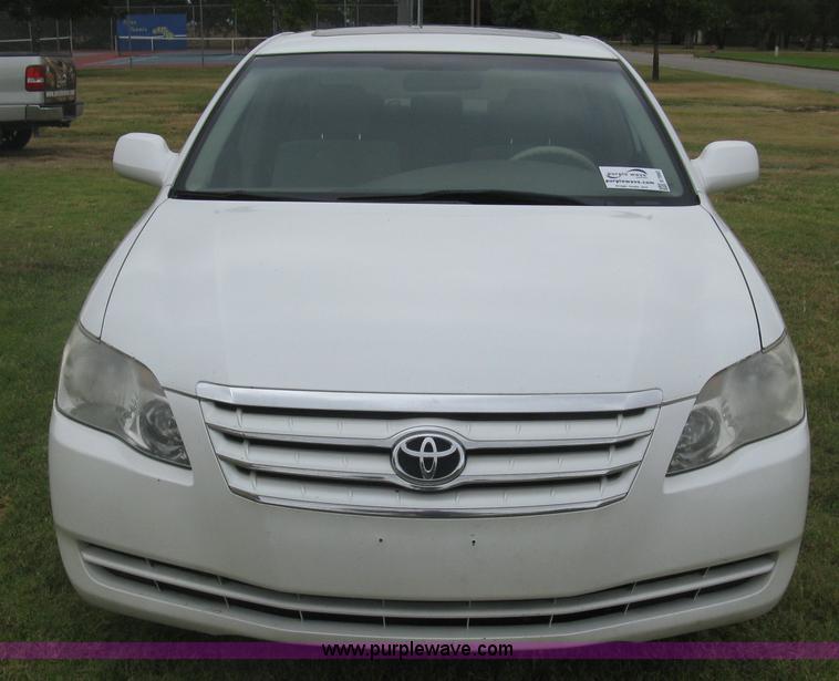 image for item E7892 2005 Toyota Avalon XL