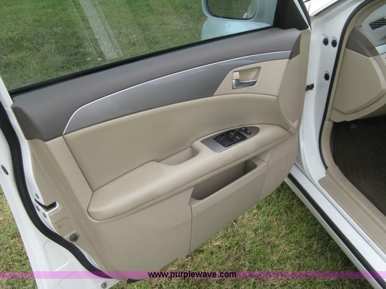 image for item E7892 2005 Toyota Avalon XL