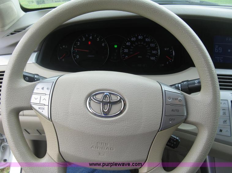image for item E7892 2005 Toyota Avalon XL