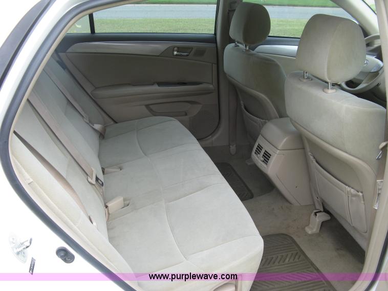 image for item E7892 2005 Toyota Avalon XL