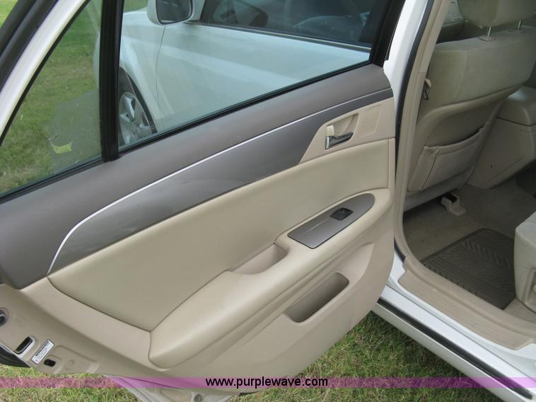 image for item E7892 2005 Toyota Avalon XL