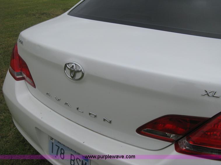 image for item E7892 2005 Toyota Avalon XL