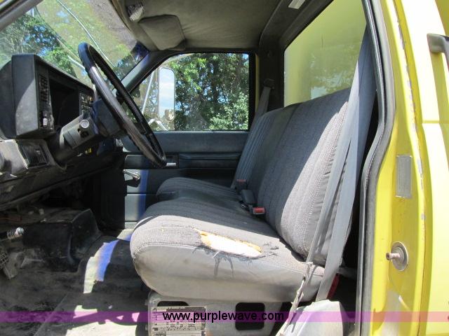 image for item F4940 1992 GMC TopKick box truck