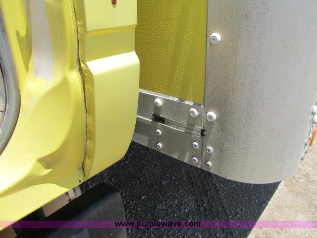 image for item F4940 1992 GMC TopKick box truck