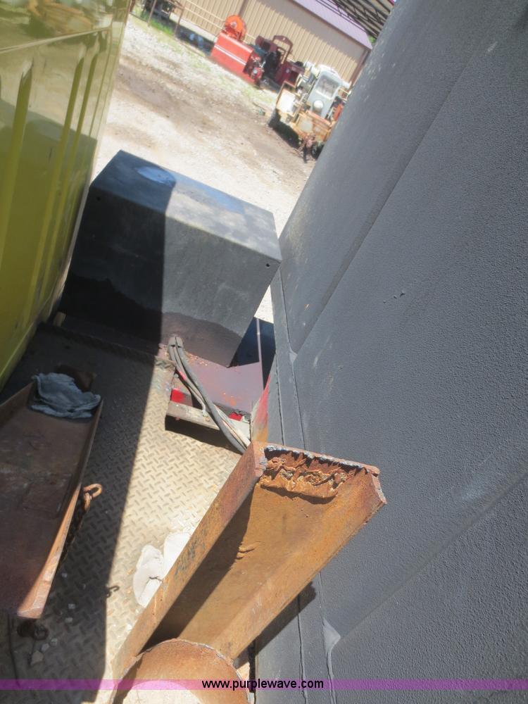 image for item F8291 1998 International 4700 chip bed truck