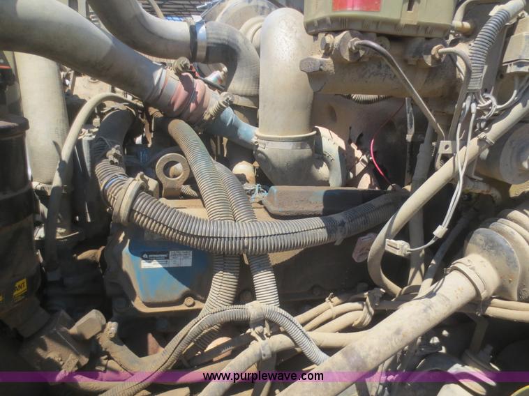 image for item F8291 1998 International 4700 chip bed truck