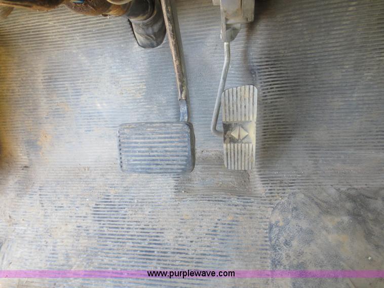 image for item F8291 1998 International 4700 chip bed truck