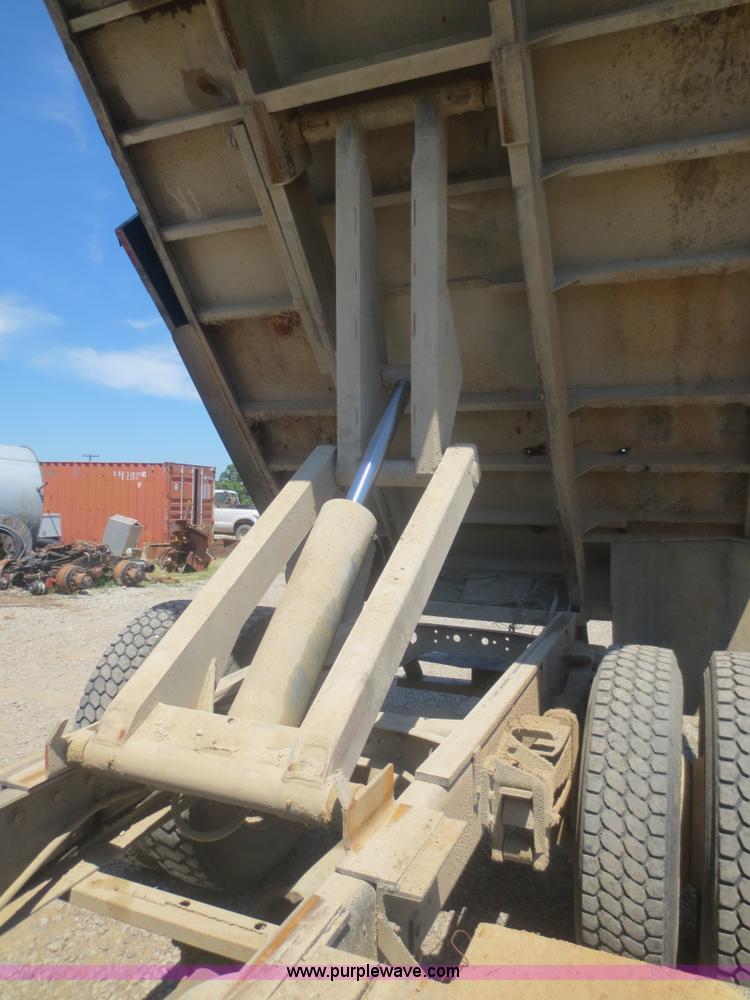 image for item F8291 1998 International 4700 chip bed truck