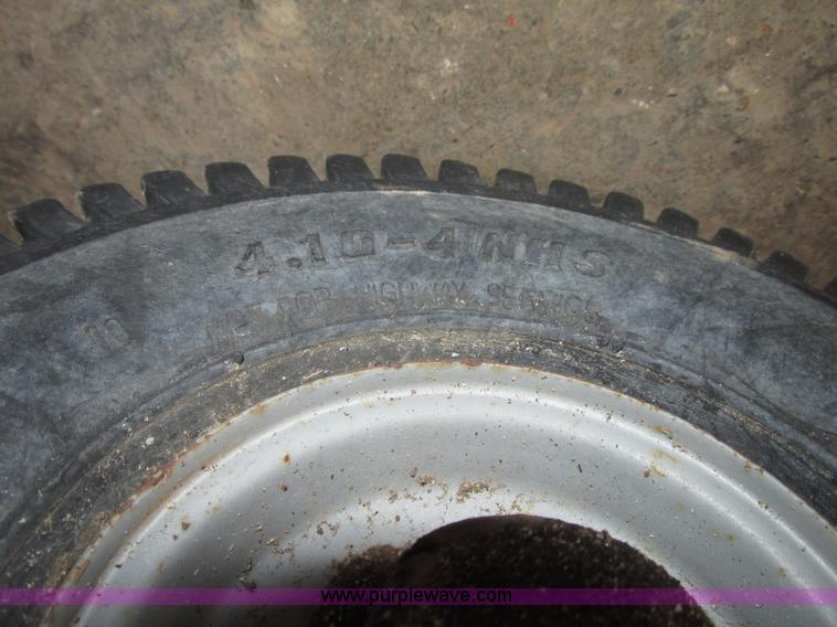 image for item G9957 Snapper WM280921B riding lawn mower