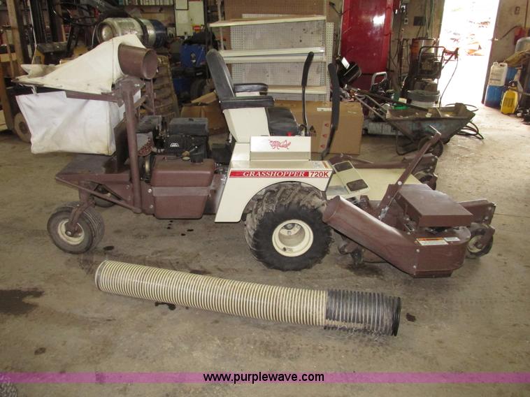 image for item G9958 2003 Grasshopper 720K riding lawn mower