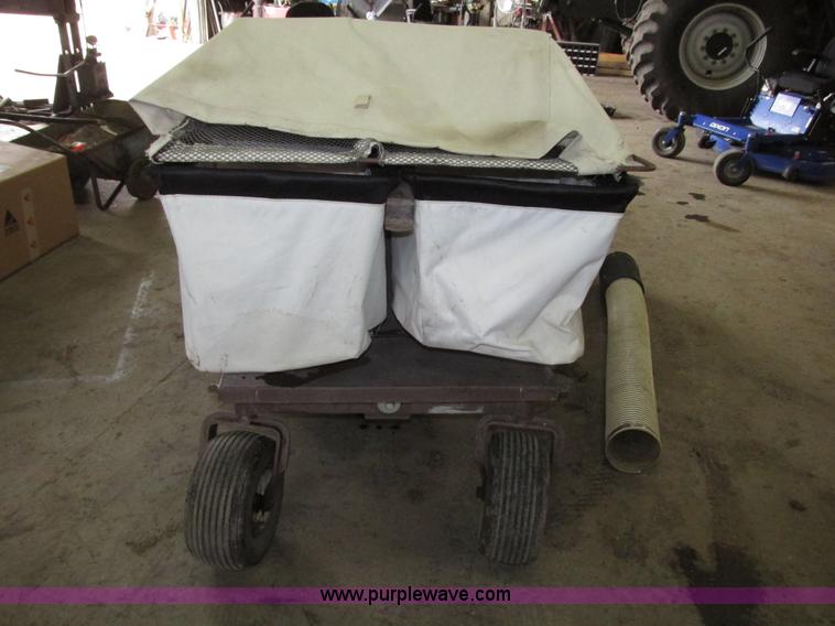 image for item G9958 2003 Grasshopper 720K riding lawn mower