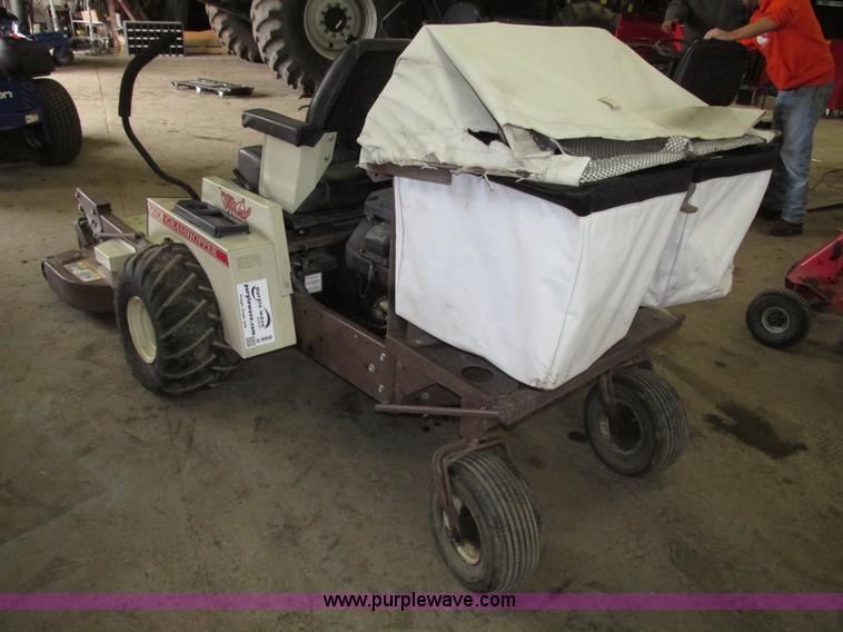 image for item G9958 2003 Grasshopper 720K riding lawn mower