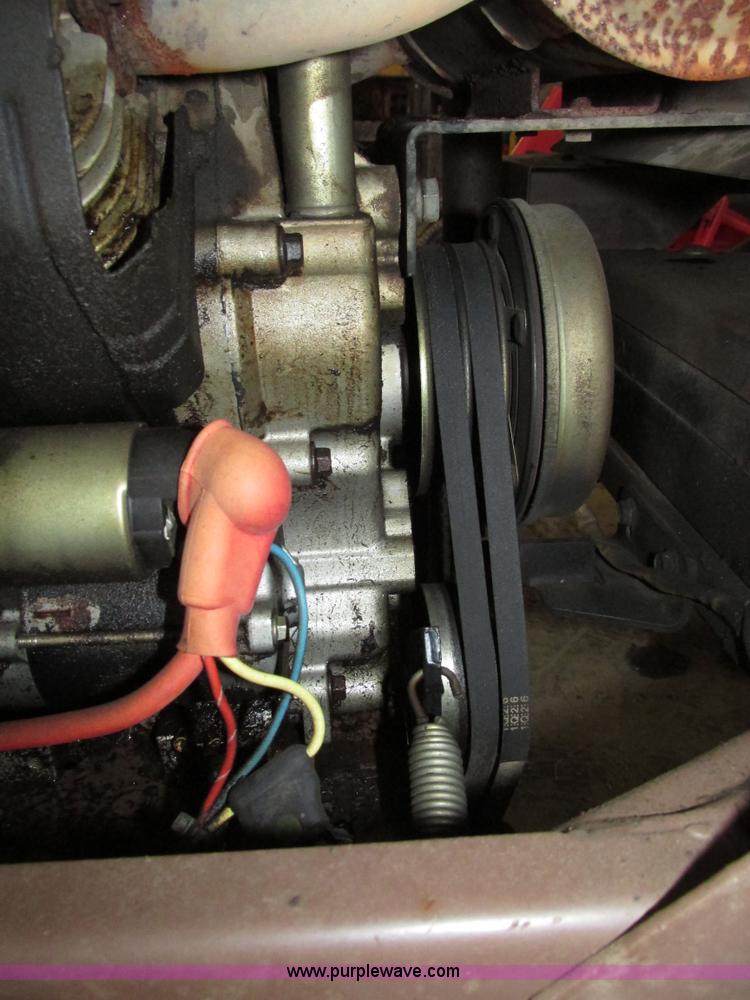 image for item G9958 2003 Grasshopper 720K riding lawn mower