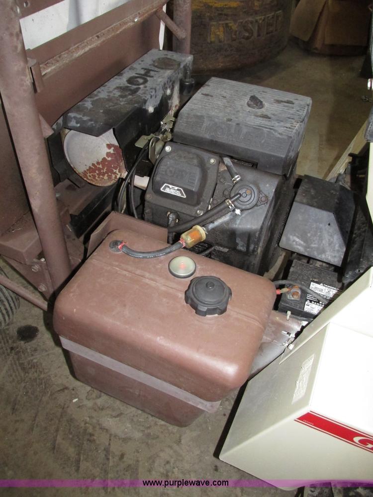 image for item G9958 2003 Grasshopper 720K riding lawn mower