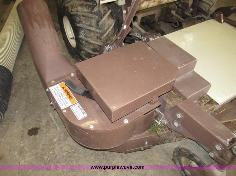 image for item G9958 2003 Grasshopper 720K riding lawn mower