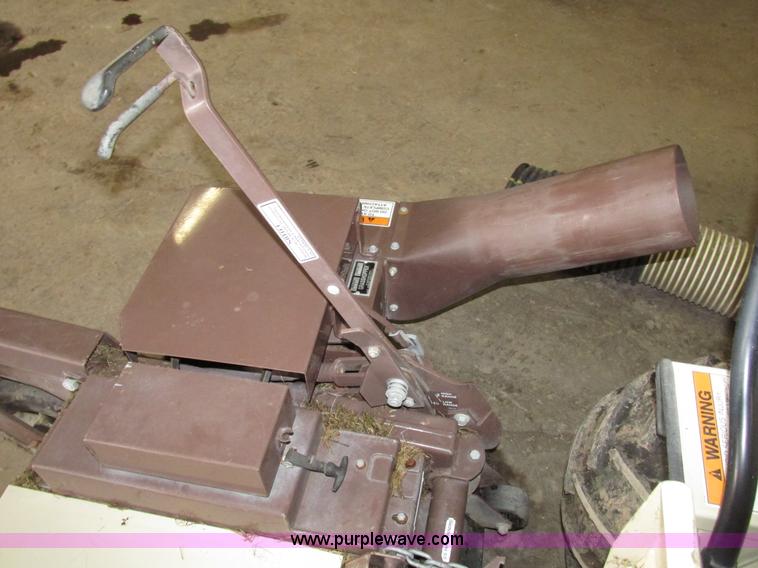 image for item G9958 2003 Grasshopper 720K riding lawn mower