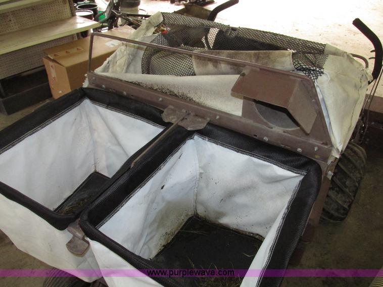 image for item G9958 2003 Grasshopper 720K riding lawn mower