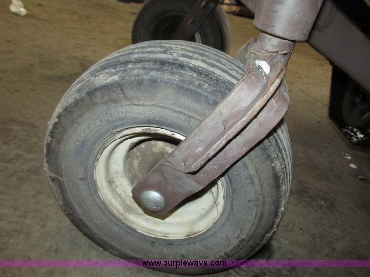 image for item G9958 2003 Grasshopper 720K riding lawn mower