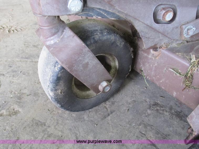 image for item G9958 2003 Grasshopper 720K riding lawn mower