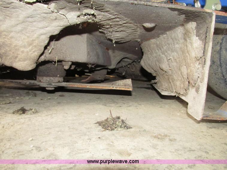 image for item G9961 2006 Dixon Ram ZTR riding lawn mower