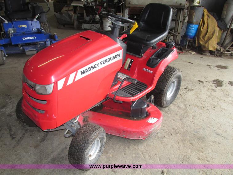 image for item G9962 Massey Ferguson 2524 lawn tractor