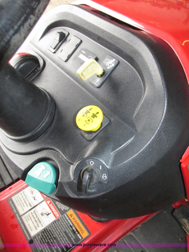 image for item G9962 Massey Ferguson 2524 lawn tractor