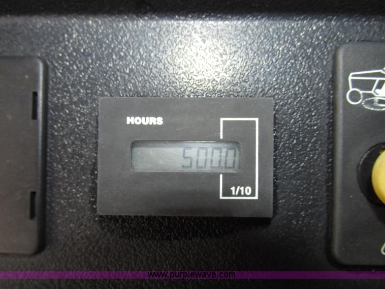 image for item G9962 Massey Ferguson 2524 lawn tractor