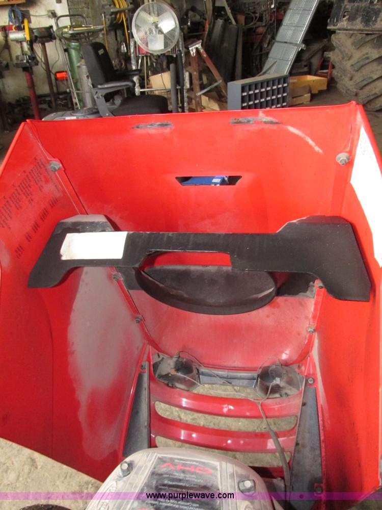 image for item G9962 Massey Ferguson 2524 lawn tractor