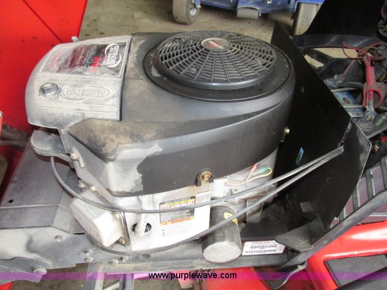 image for item G9962 Massey Ferguson 2524 lawn tractor