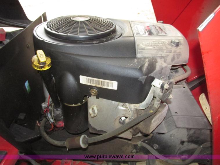 image for item G9962 Massey Ferguson 2524 lawn tractor