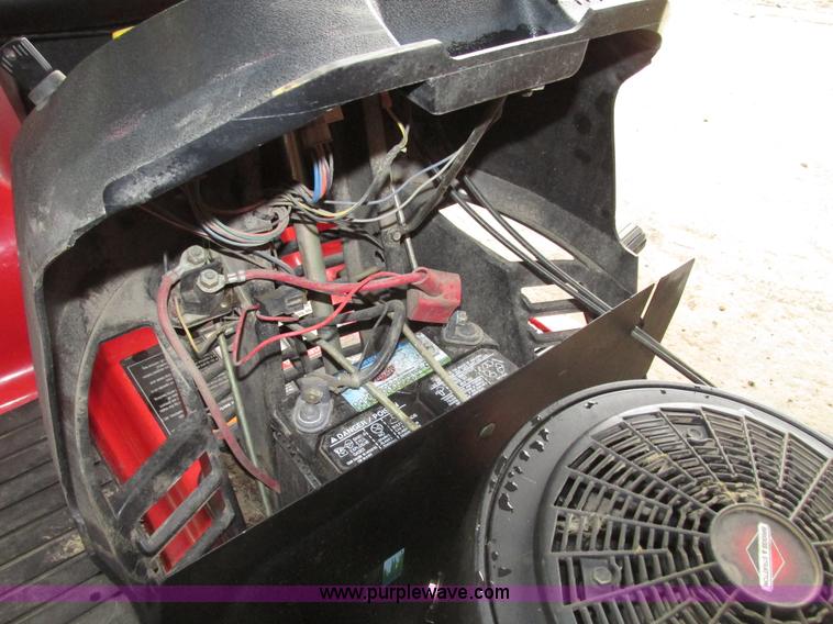 image for item G9962 Massey Ferguson 2524 lawn tractor