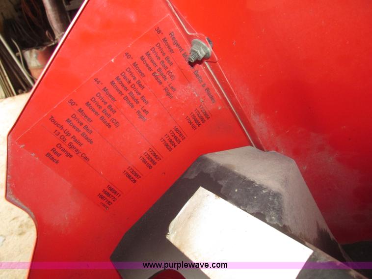 image for item G9962 Massey Ferguson 2524 lawn tractor