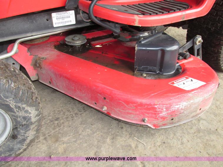 image for item G9962 Massey Ferguson 2524 lawn tractor